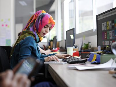 Muslim woman working at the office